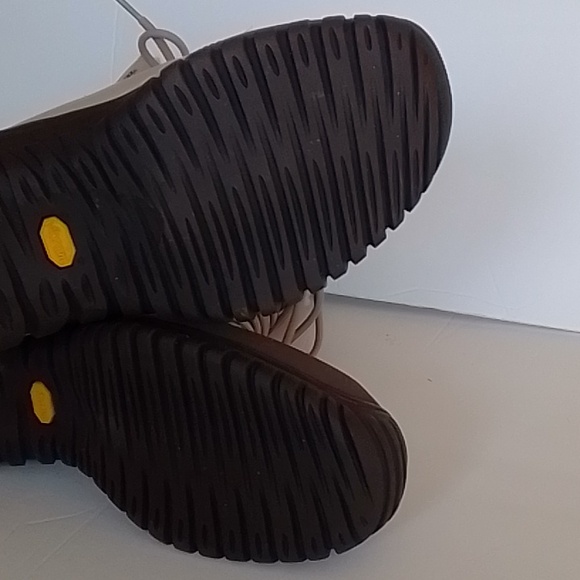 UGG Adirondack II Leather Boots - Picture 13 of 14